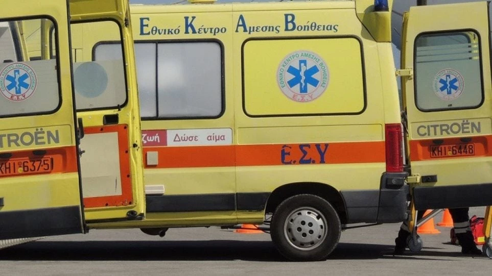 Φυλάκιση τριών ετών με αναστολή επειδή μπήκε στο ΕΚΑΒ με το… απολυτήριο του αδερφού του